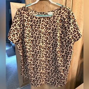 Ava & Viv 1X Tan Black Leopard Print Short Sleeve button back Blouse poly spand